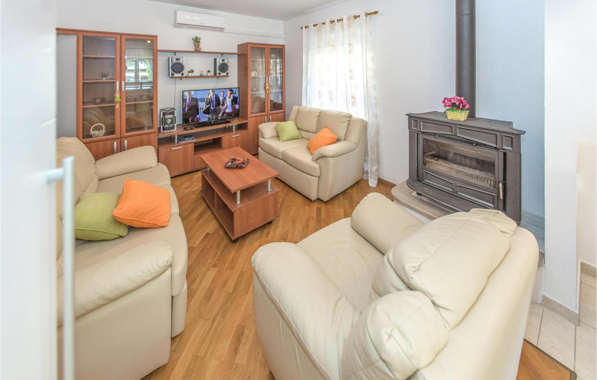 3 Bedroom Lovely Home In Plat Mlini Dış mekan fotoğraf